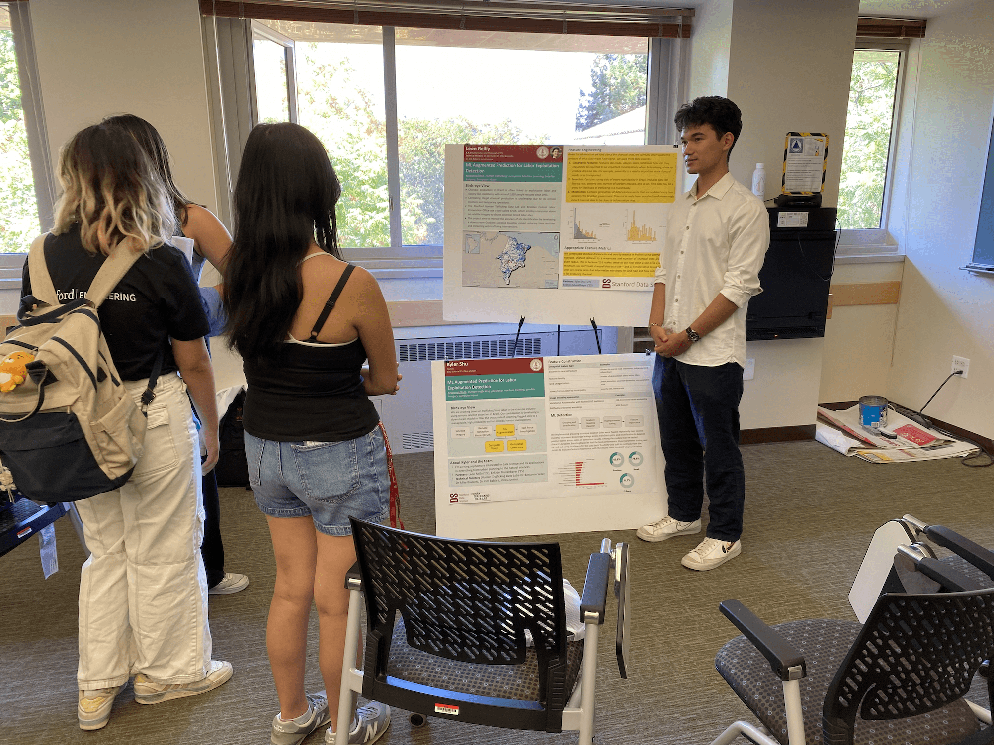 DSSG Leon presenting his poster