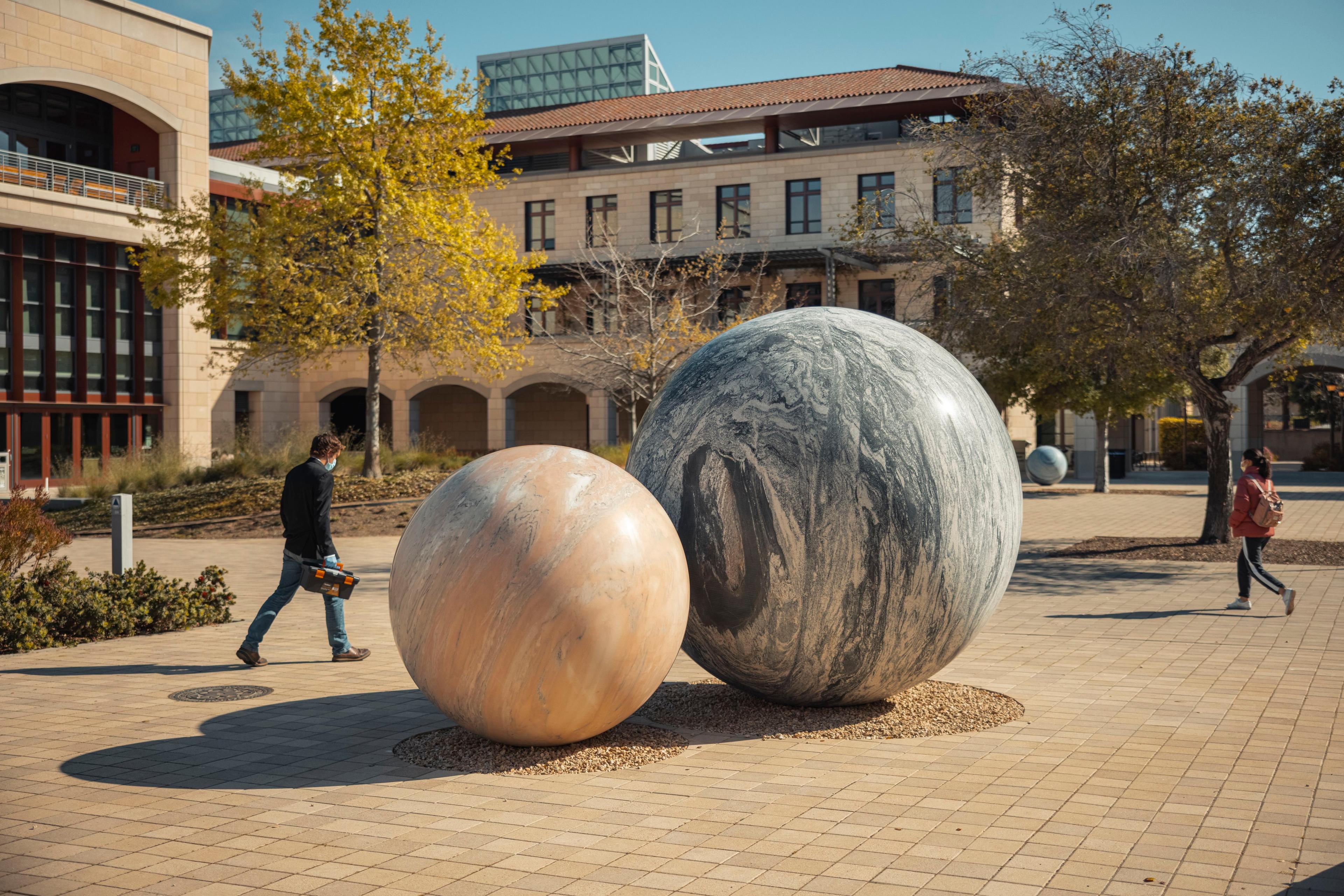 Students walking in the Stanford engineering quad